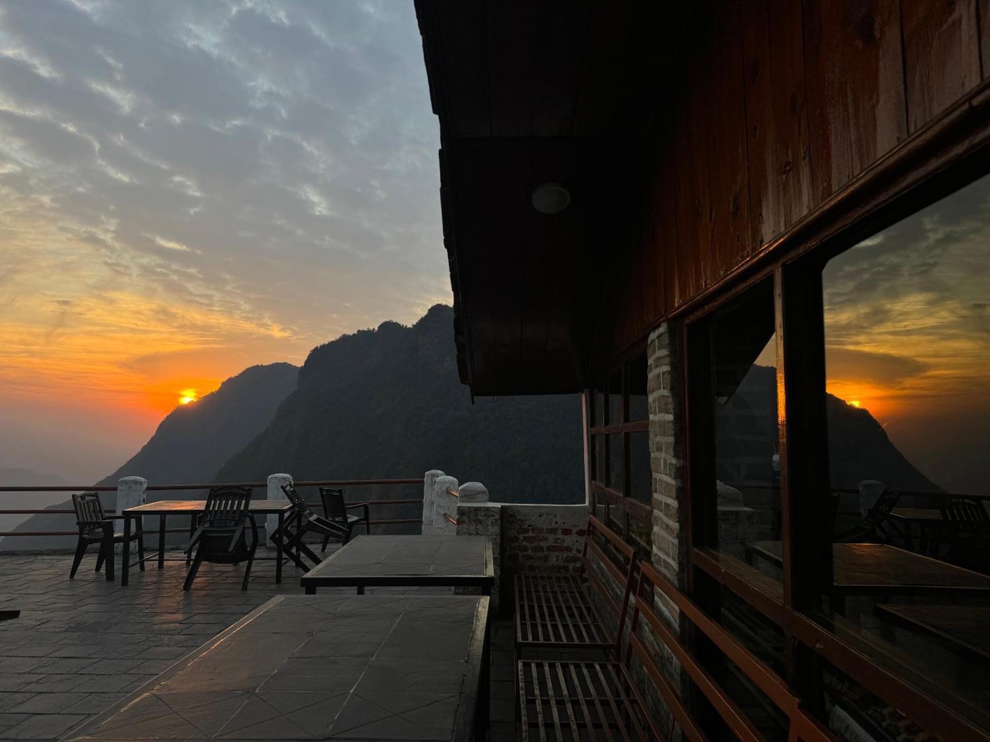 Es Deurali Resort Pokhara Eksteriør bilde